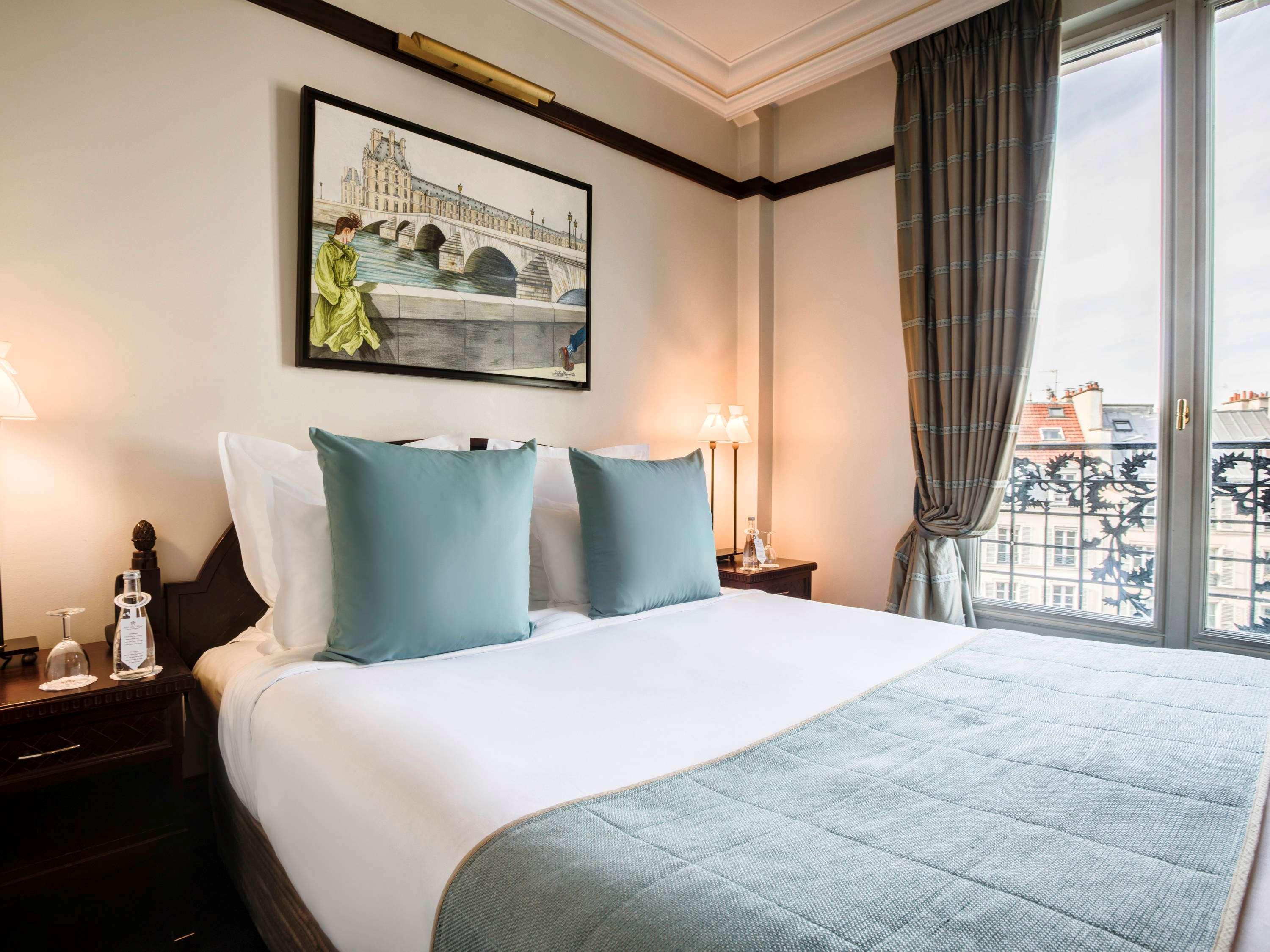 Hotel Pont Royal Paris Bagian luar foto A room at the hotel