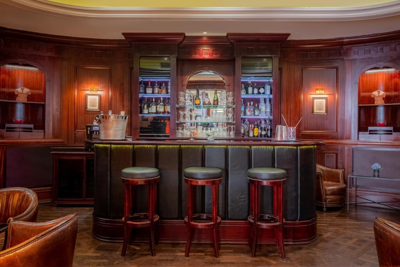 Hotel Pont Royal Paris Bagian luar foto The bar at the 1900