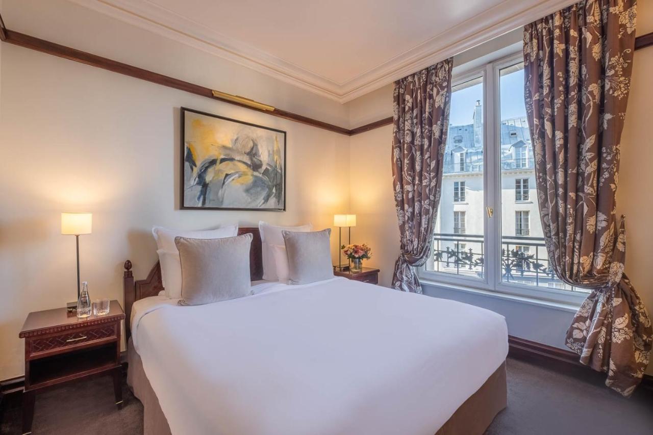 Hotel Pont Royal Paris Bagian luar foto A room at the hotel