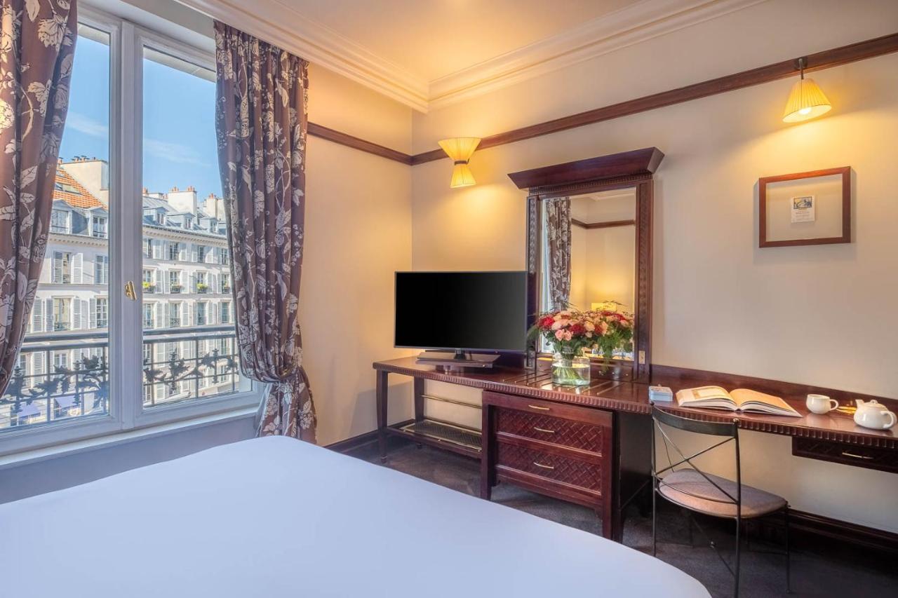 Hotel Pont Royal Paris Bagian luar foto A room at the hotel