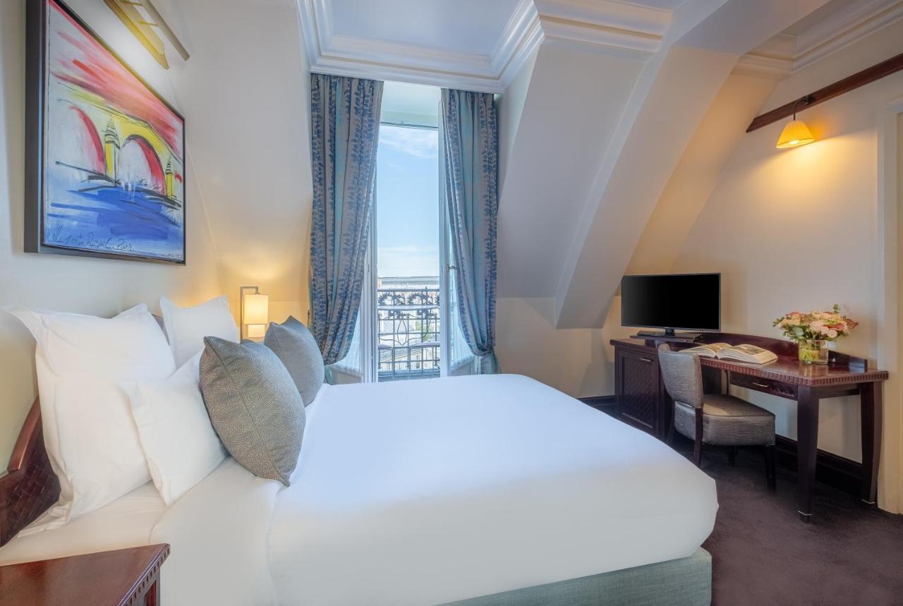 Hotel Pont Royal Paris Bagian luar foto A room at the hotel