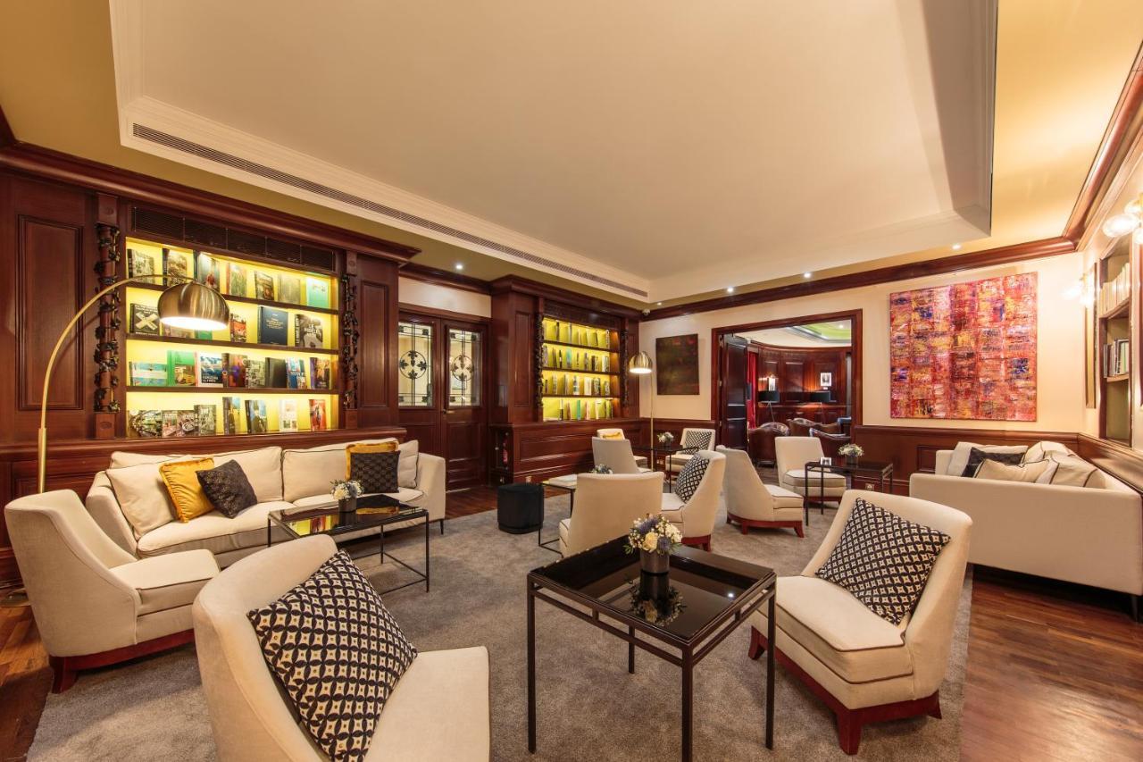 Hotel Pont Royal Paris Bagian luar foto The Bar