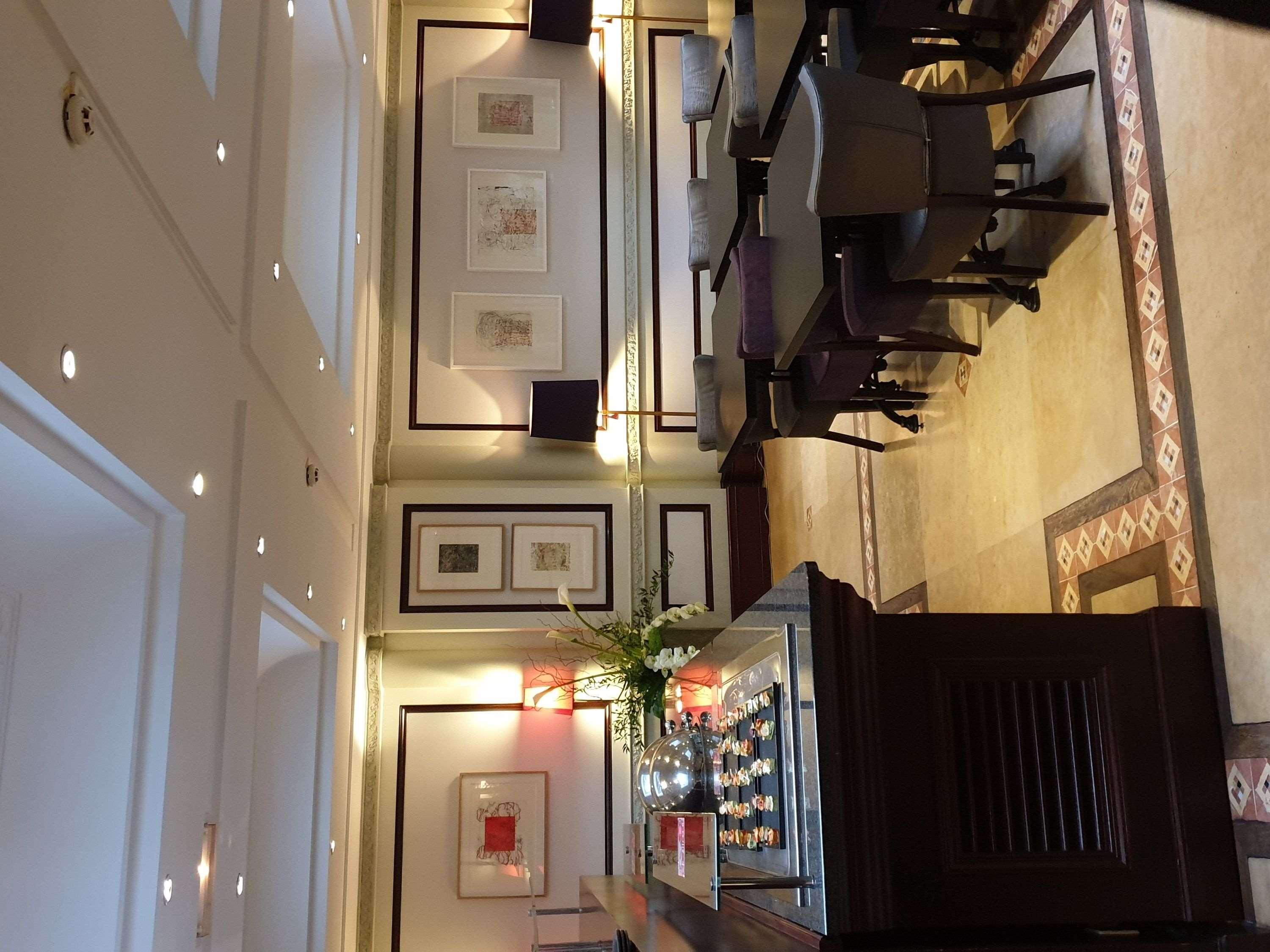 Hotel Pont Royal Paris Bagian luar foto Interior of the restaurant
