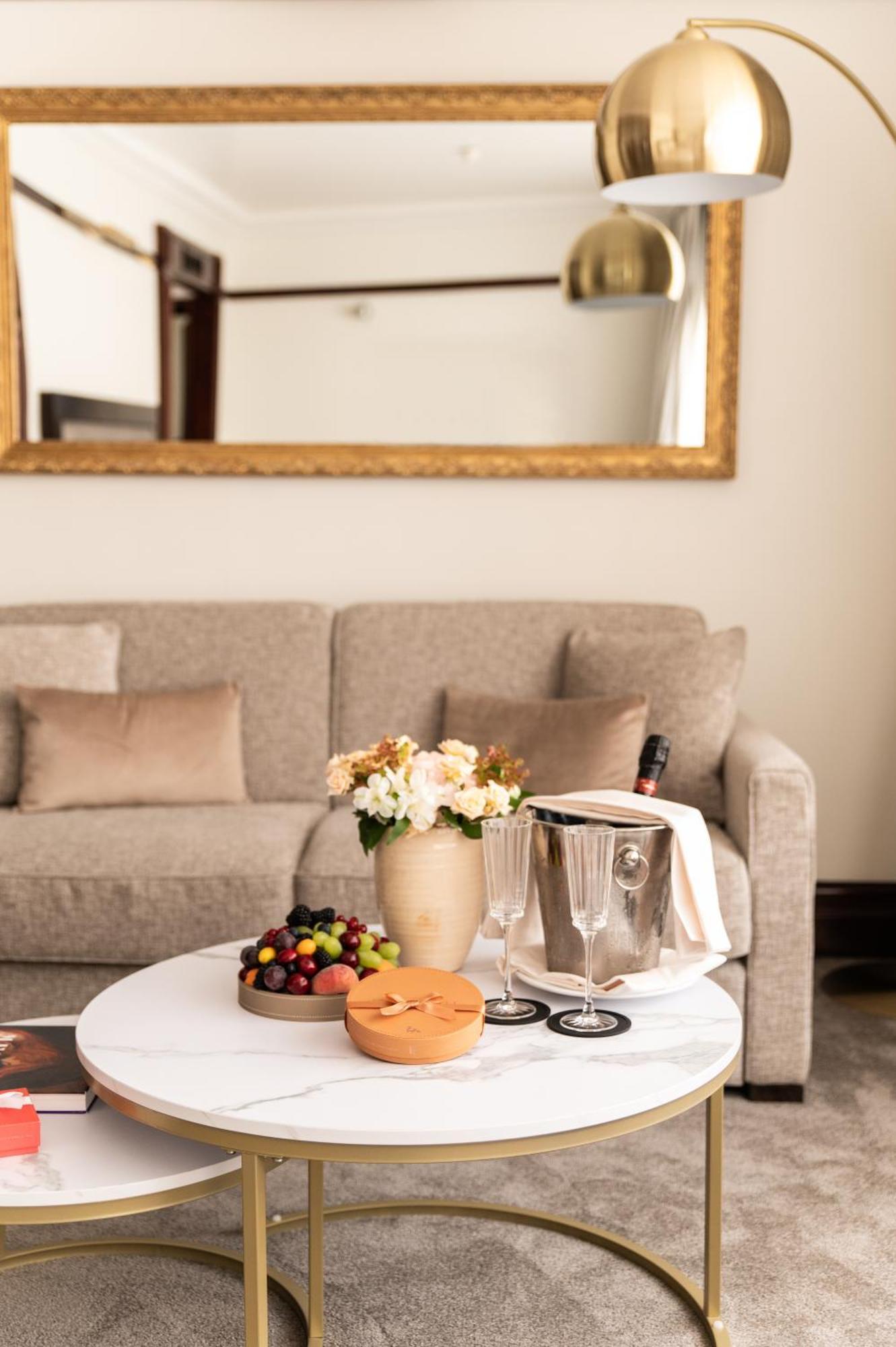 Hotel Pont Royal Paris Bagian luar foto A living room at the hotel
