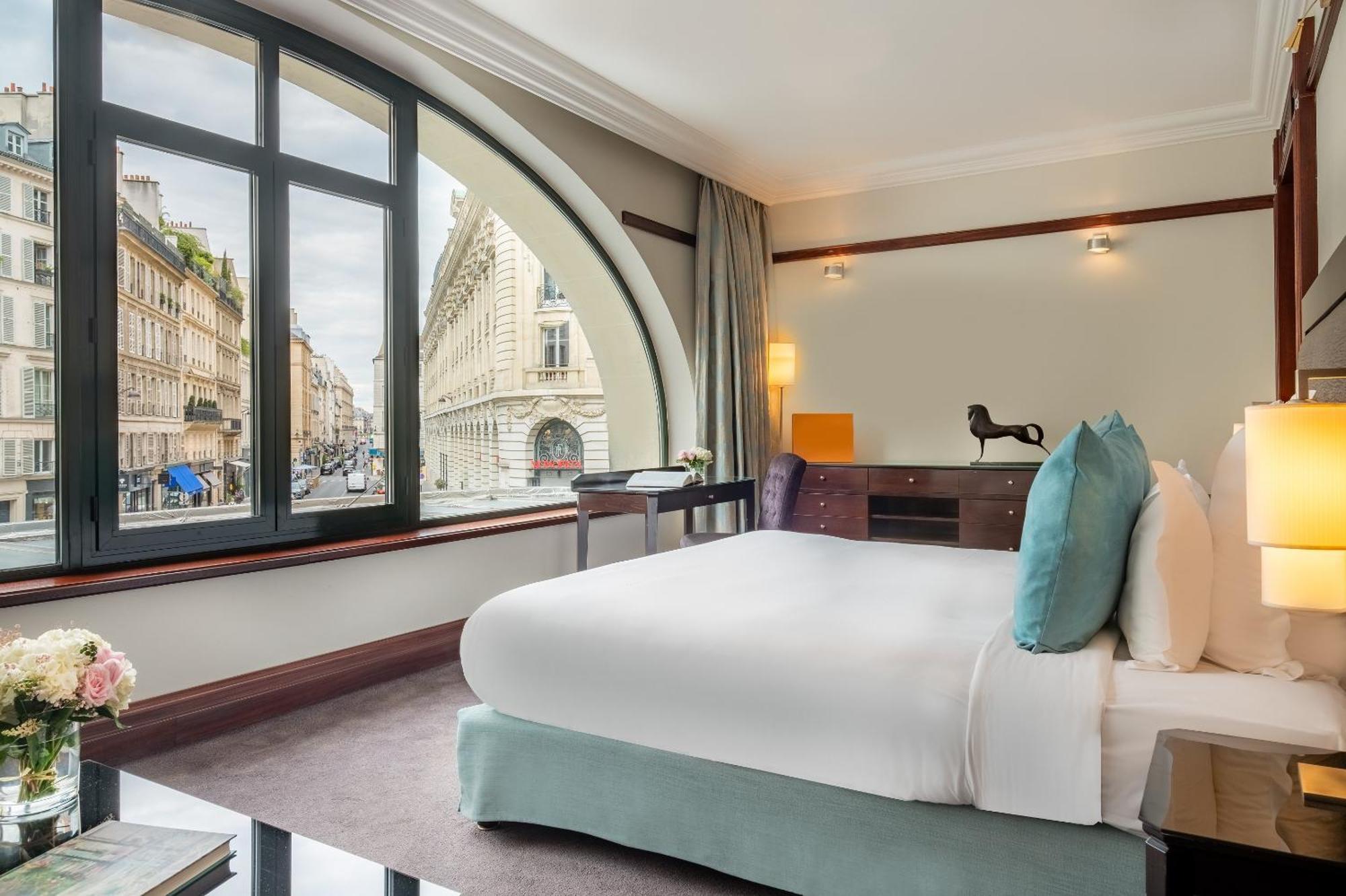 Hotel Pont Royal Paris Bagian luar foto A room at the hotel